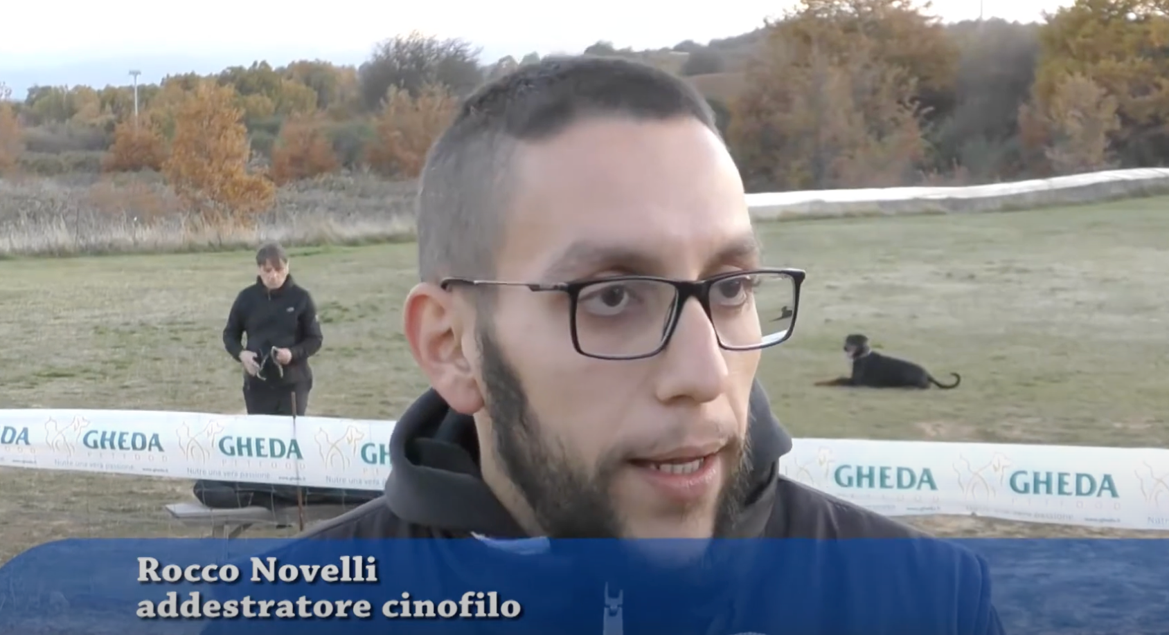 Carica il video: 